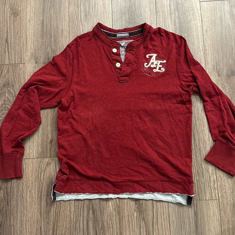 Red American Eagle long sleeve Henley